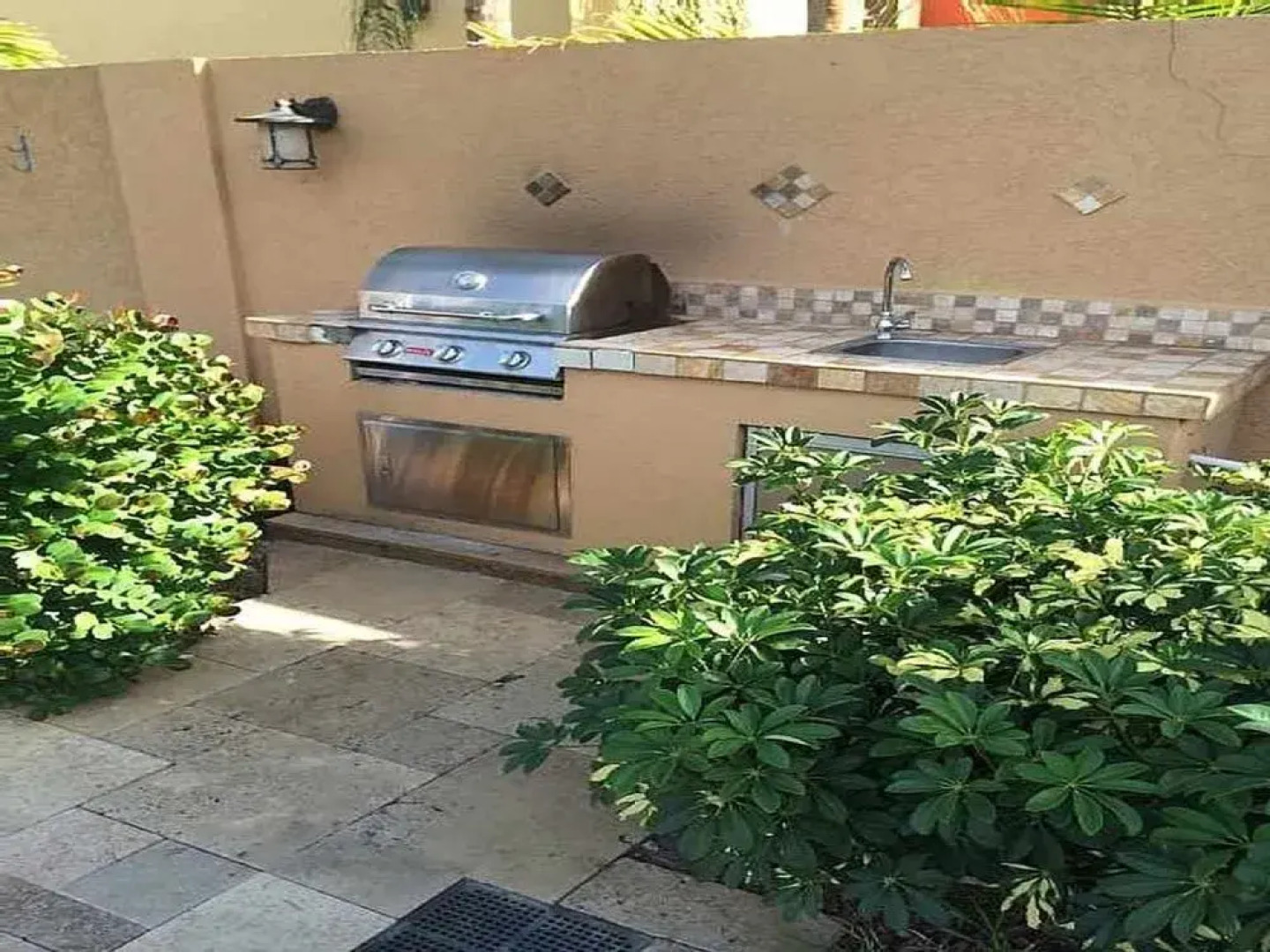 Gold Coast Luxurious and Stylish Condo