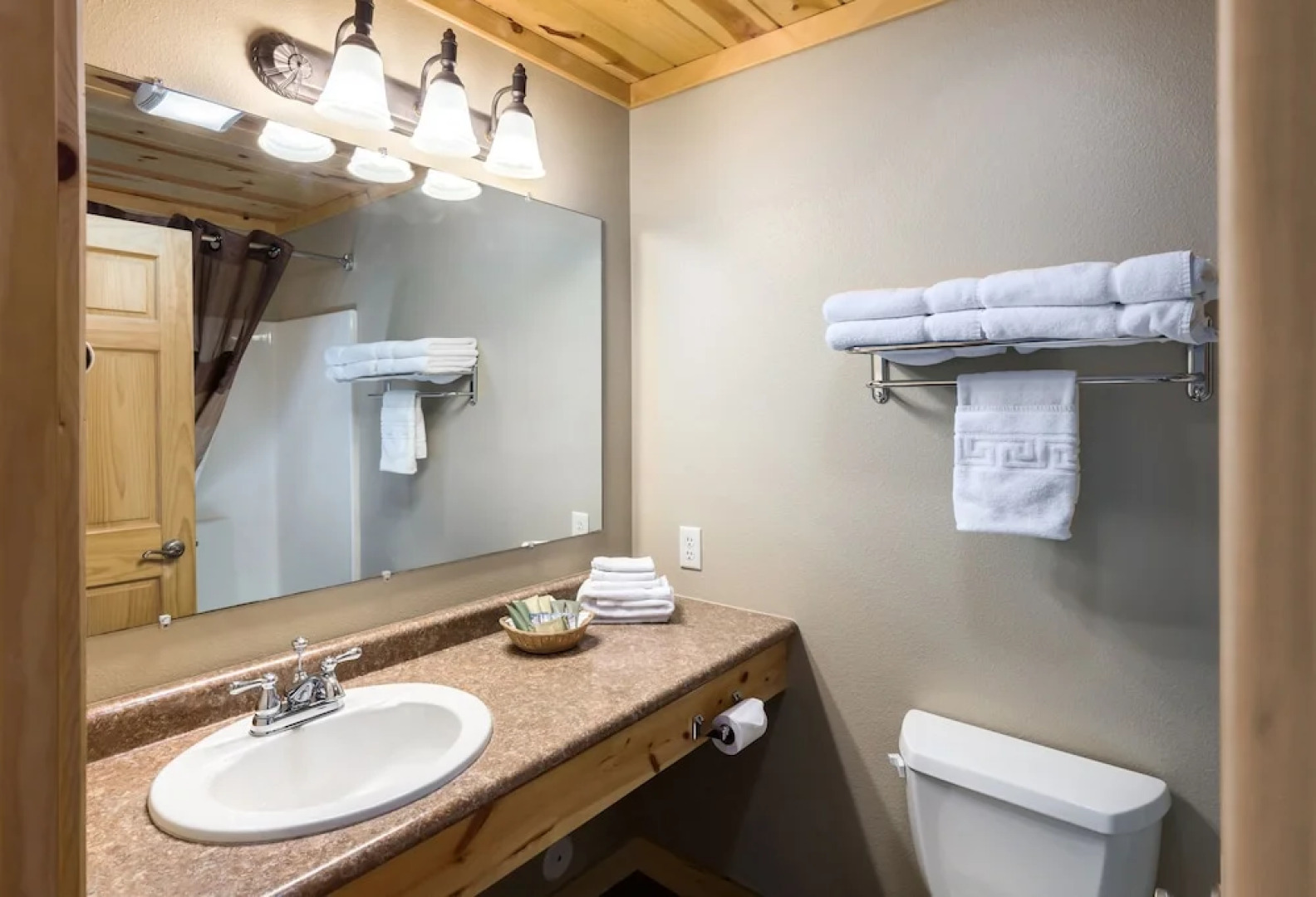 Rock Crest Lodge And Cabins