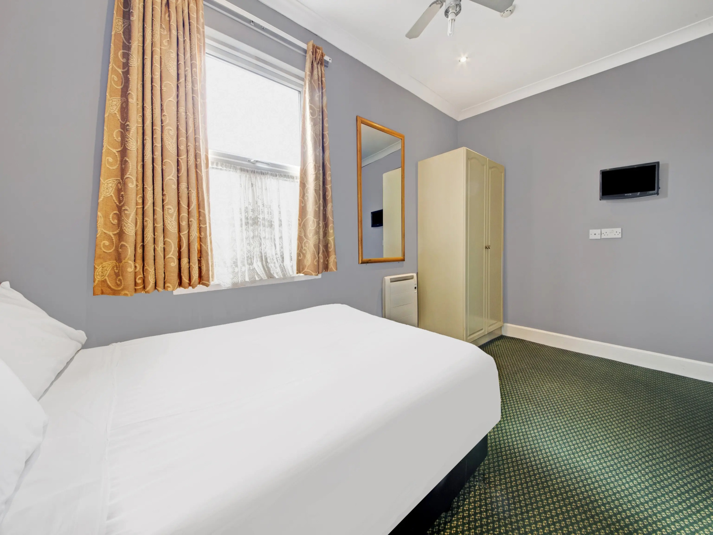 OYO Bostons Manor Hotel, Hanwell London