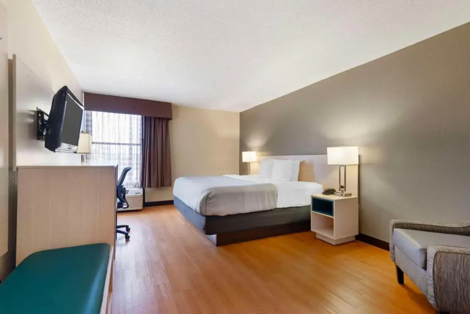 Holiday Inn Express Valley W Point Area