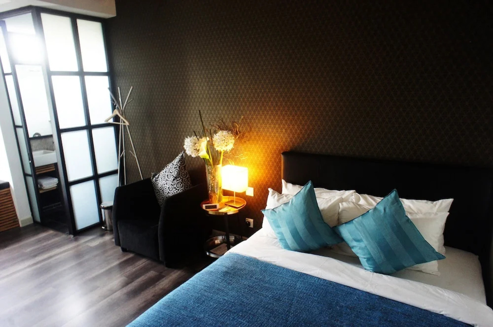 Roomies Boutique Bed & Breakfast - Hostel