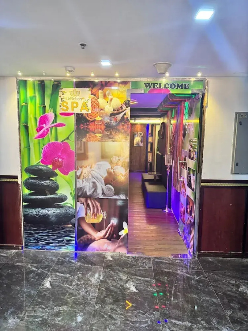 Отель Le Paradise Palace