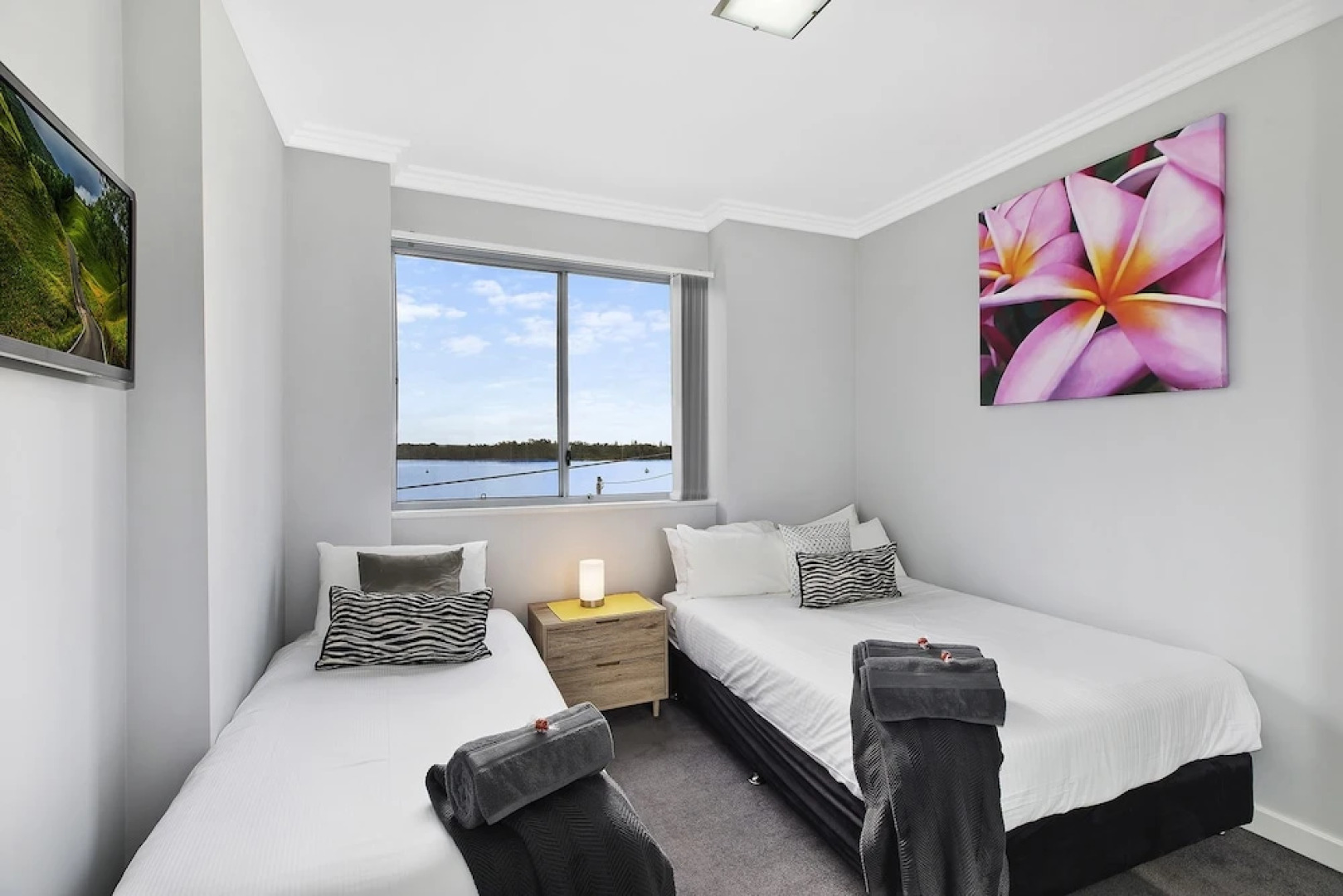 Lakeside Waterfront Apartment 18