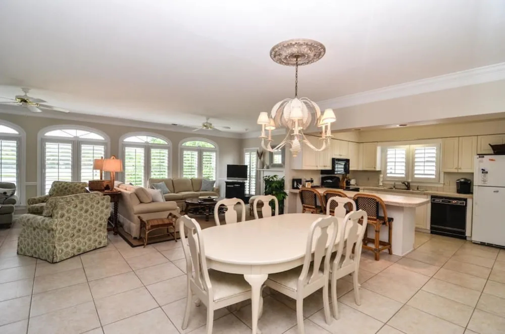 605 MLV Blythe 3 Br Villa by RedAwning