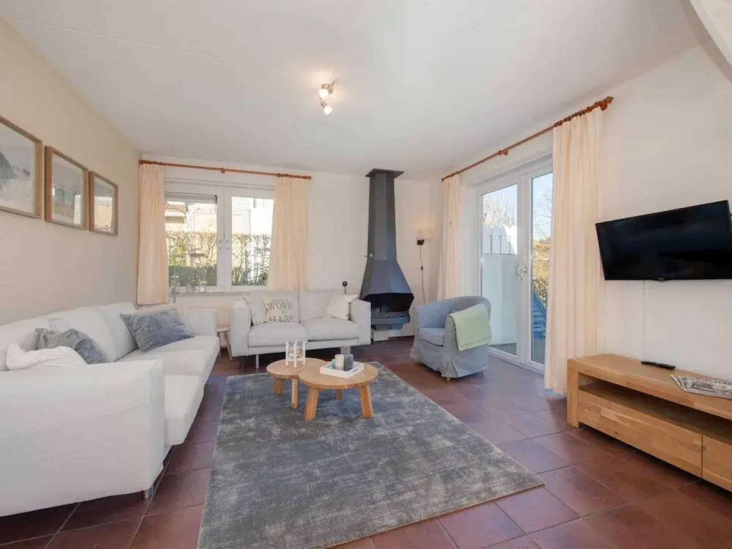 Detached Well-kept Villa With Garden, Near the Beach