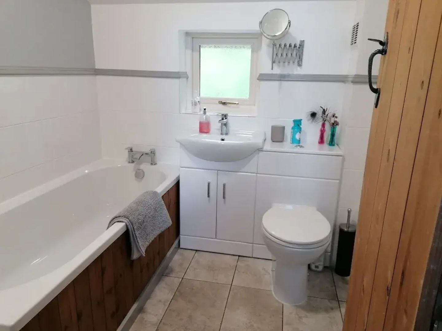 Countryside Cottage Retreat at Ty'r Cwm Farm