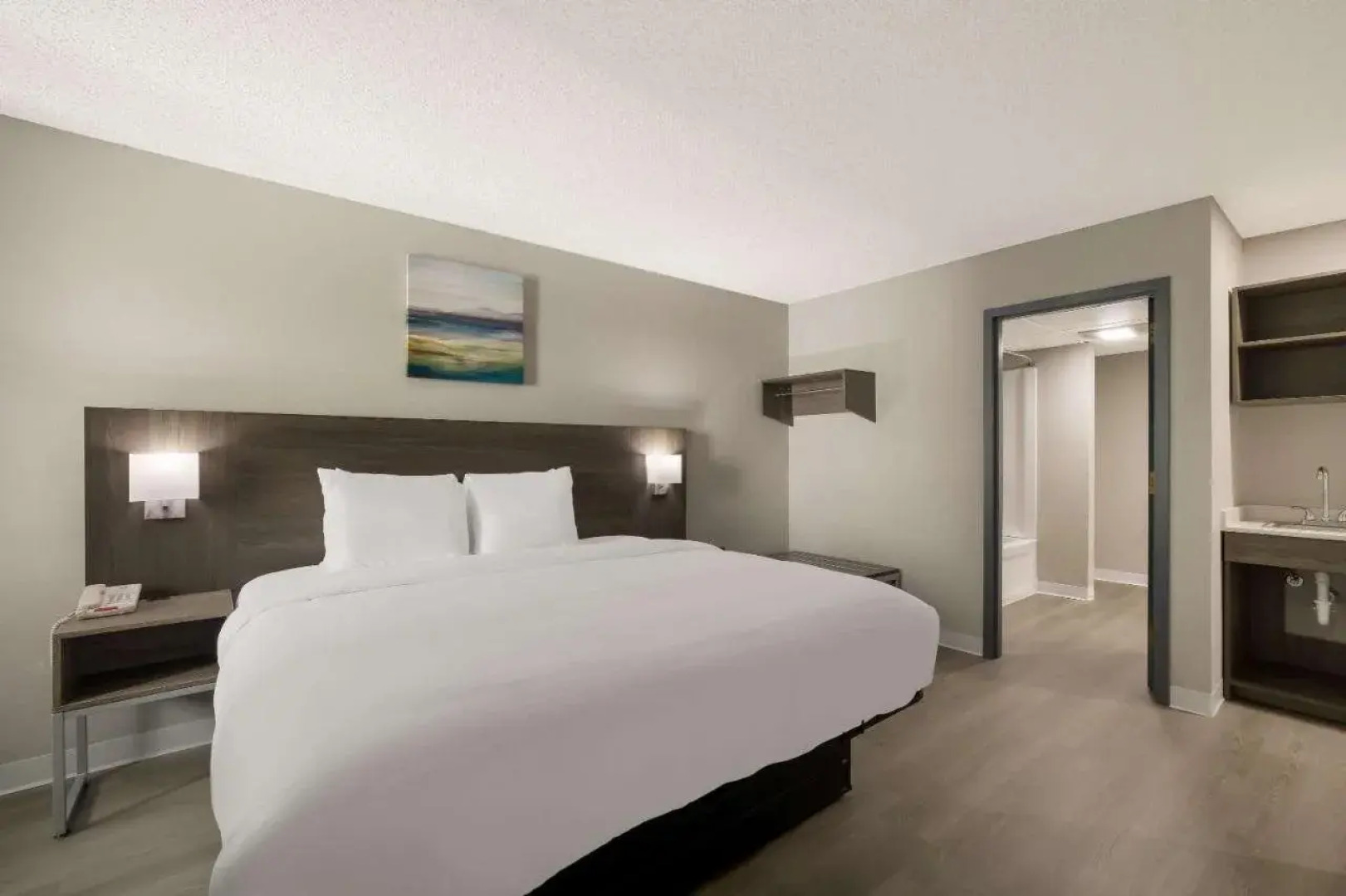 Suburban Studios Milwaukee Airport