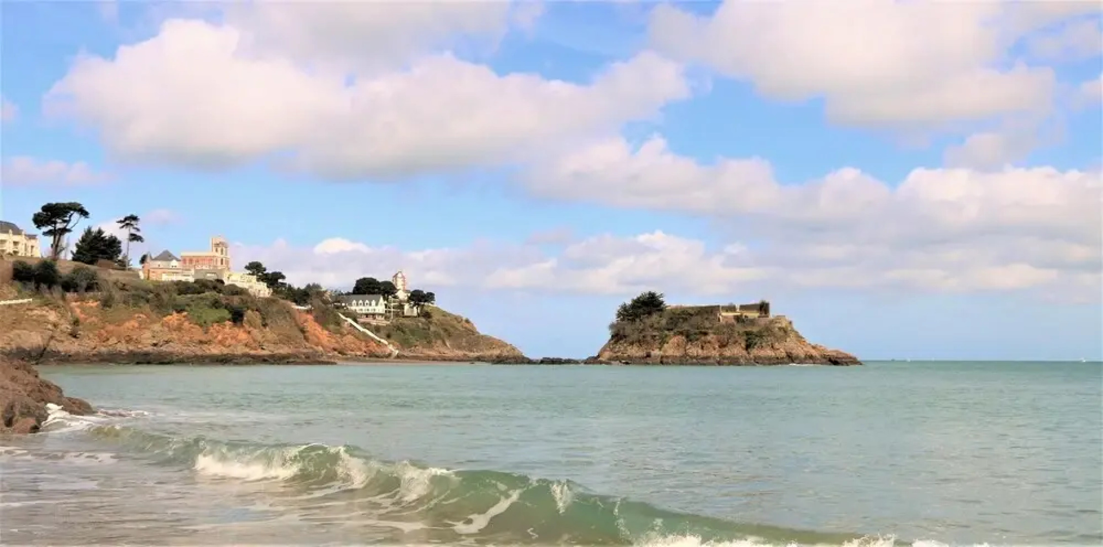 House With 3 Bedrooms in Saint-quay-portrieux, With Wonderful sea View and Furnished Terrace