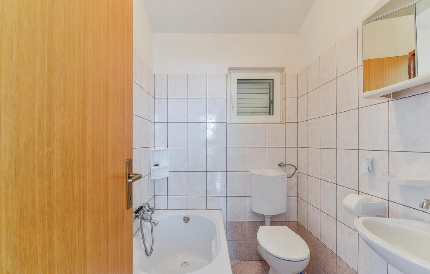 Nice Home in Kustici With Wifi and 2 Bedrooms