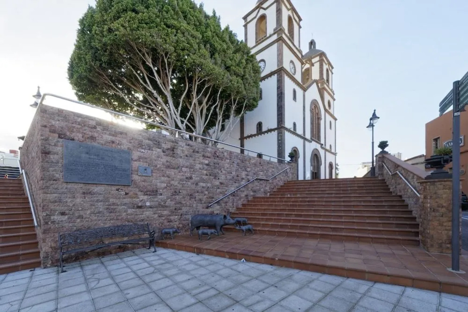 CASA VERDE Comfortable Air-Conditioned