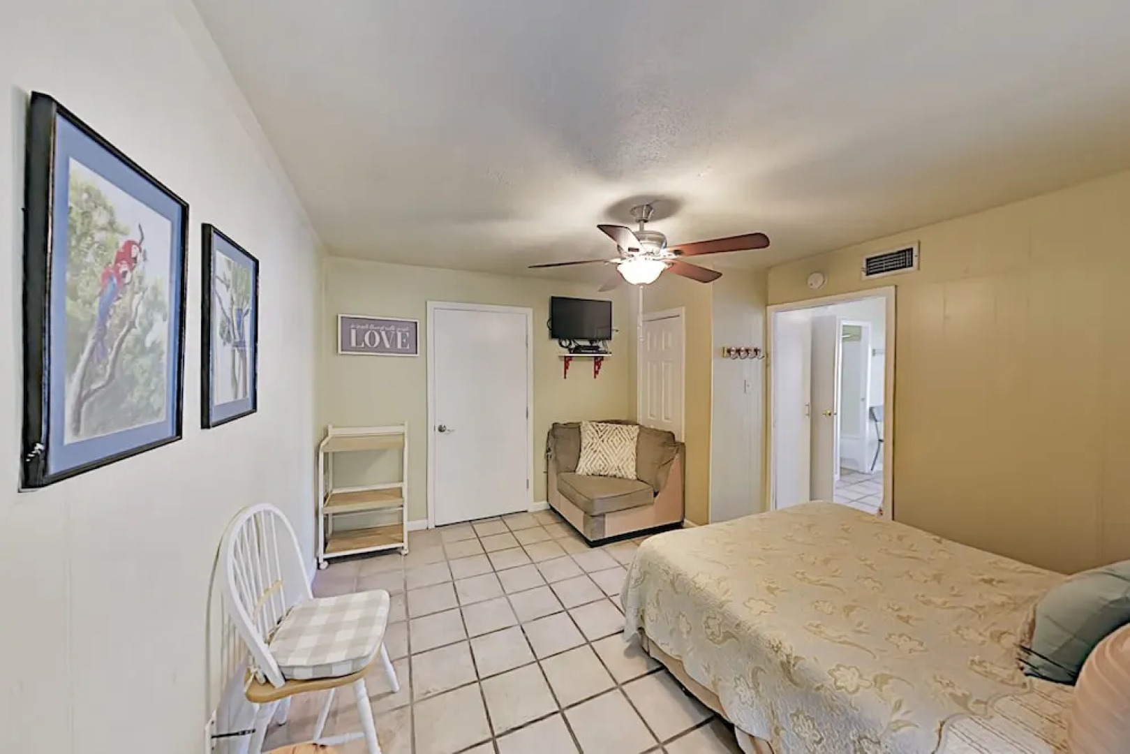 Lovely Canal-front W/ Pools & Boat Slip 2 Bedroom Condo