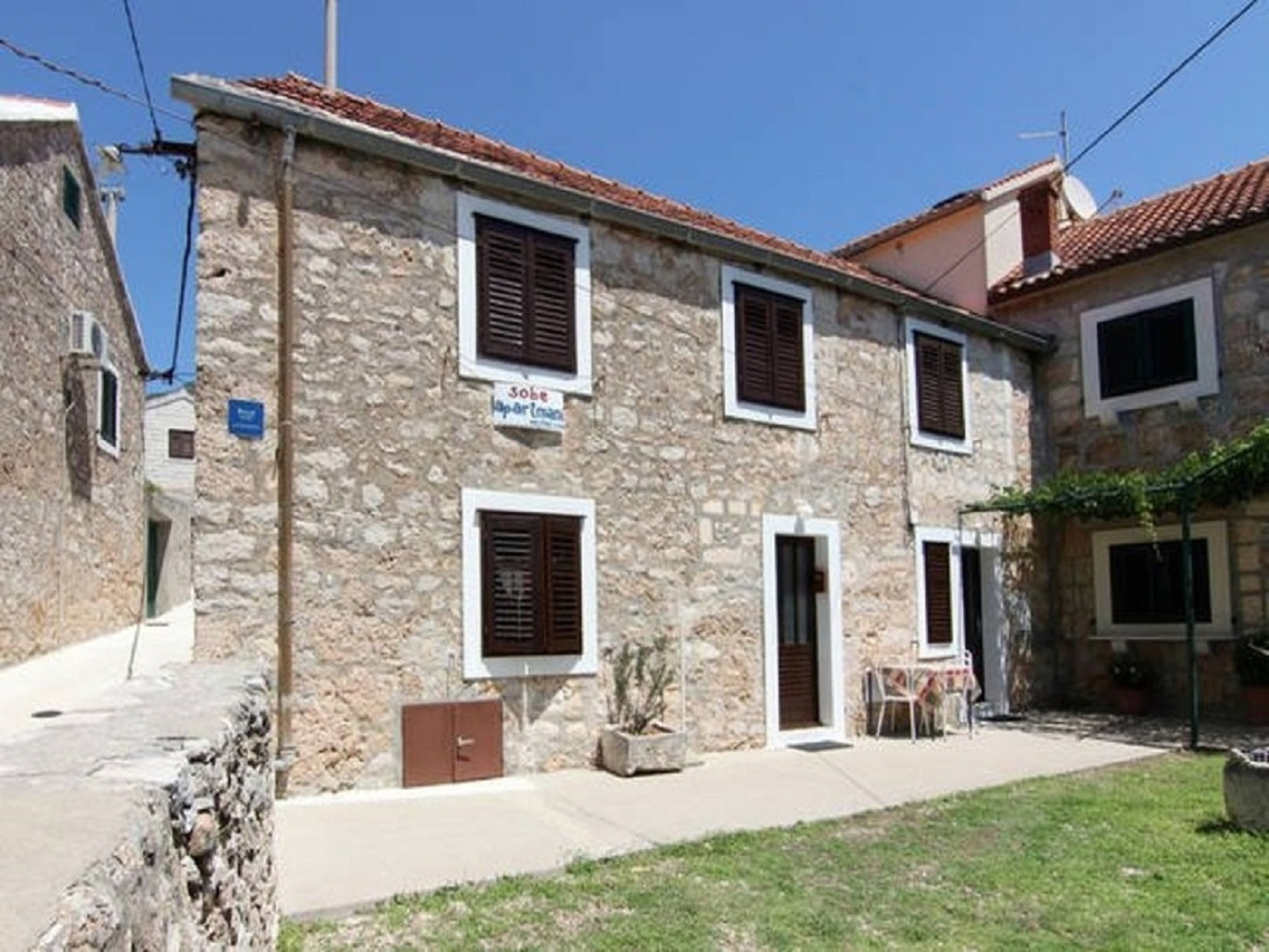 Studio apartment Mat - in a cosy stone house: SA3 Bol, Island Brac