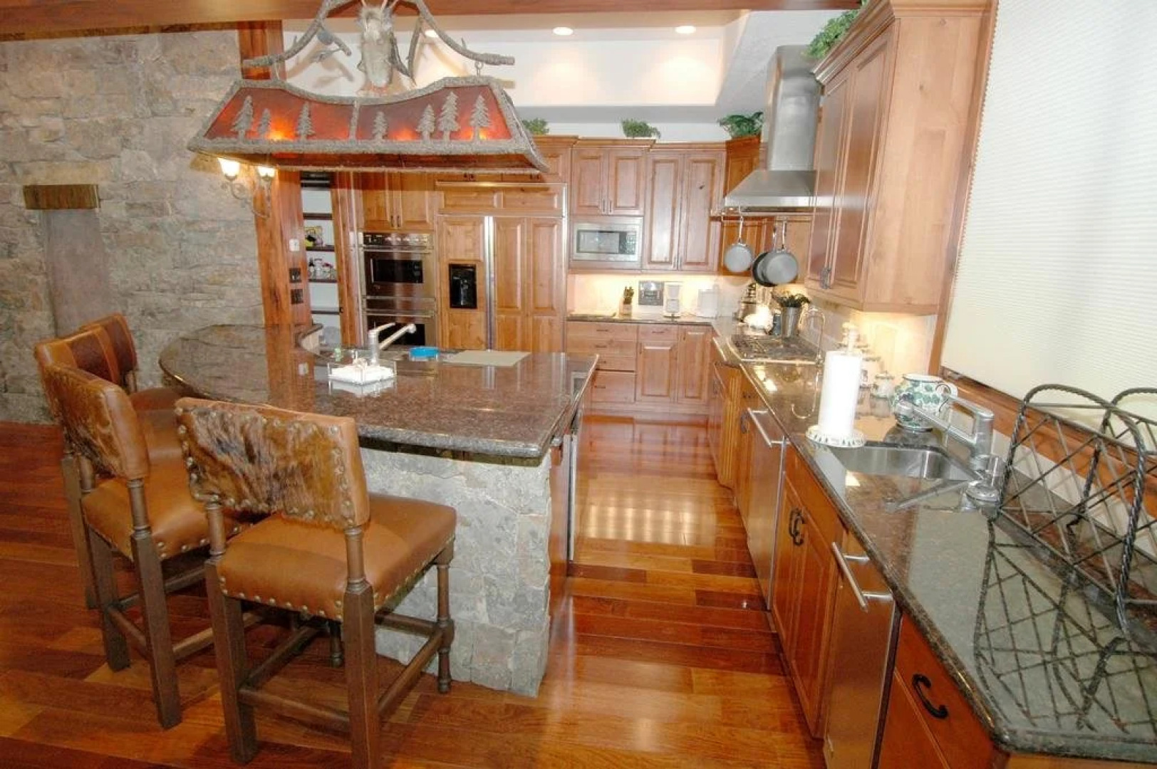 Robason 6 Bedroom Home by RedAwning