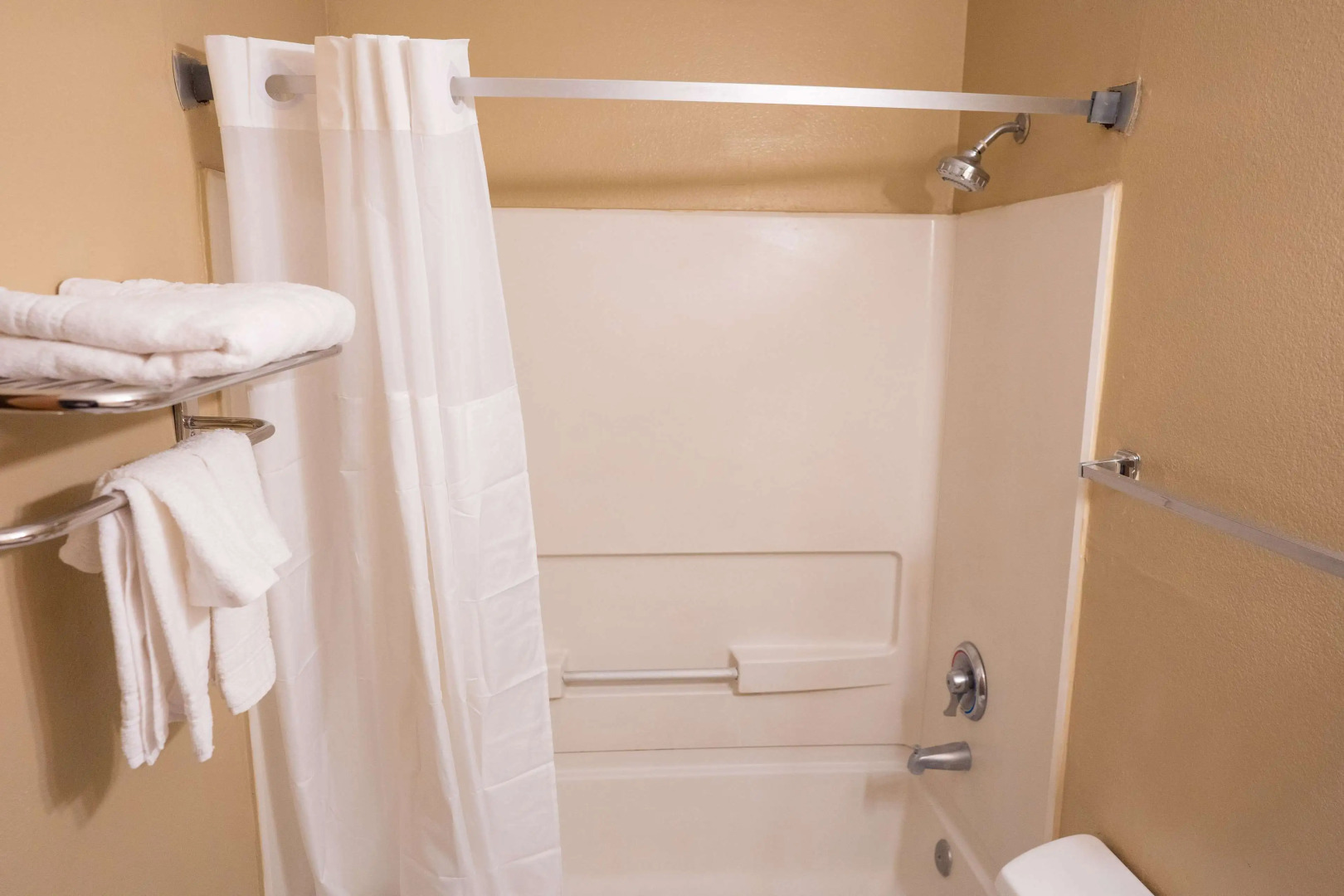 Super 8 by Wyndham Belen NM