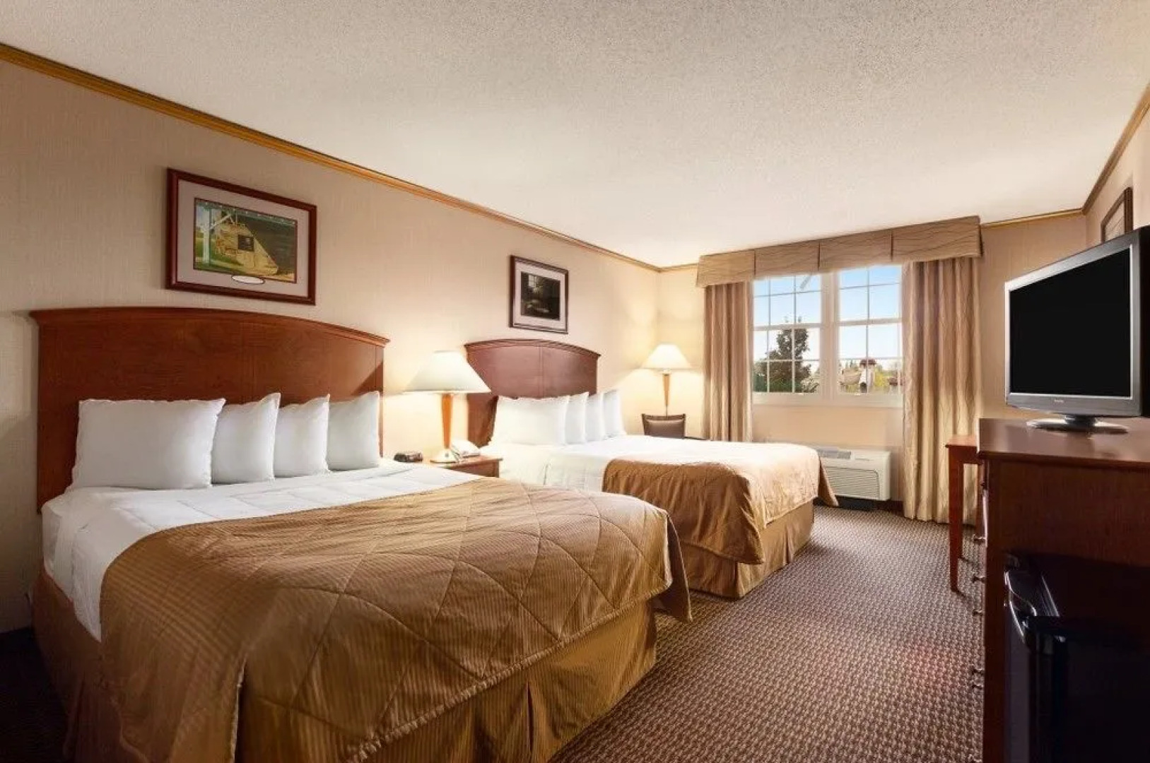 Ramada Williamsburg and Wasserbahn Waterpark