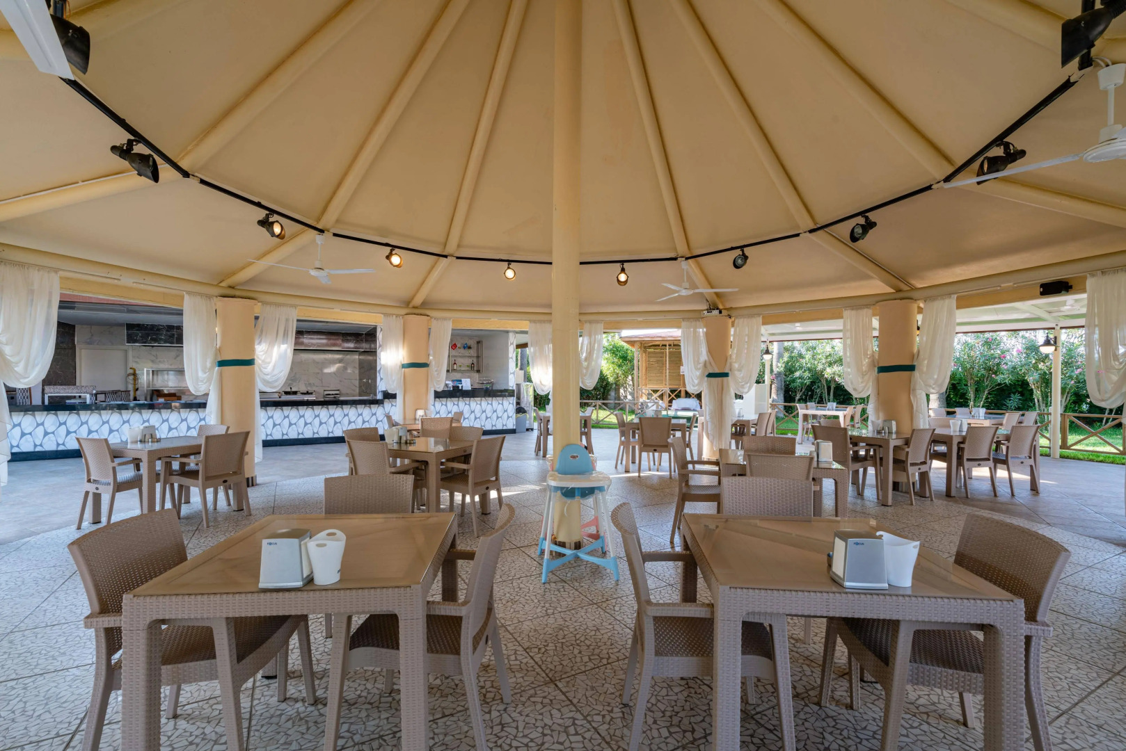 Palmeras Beach Hotel