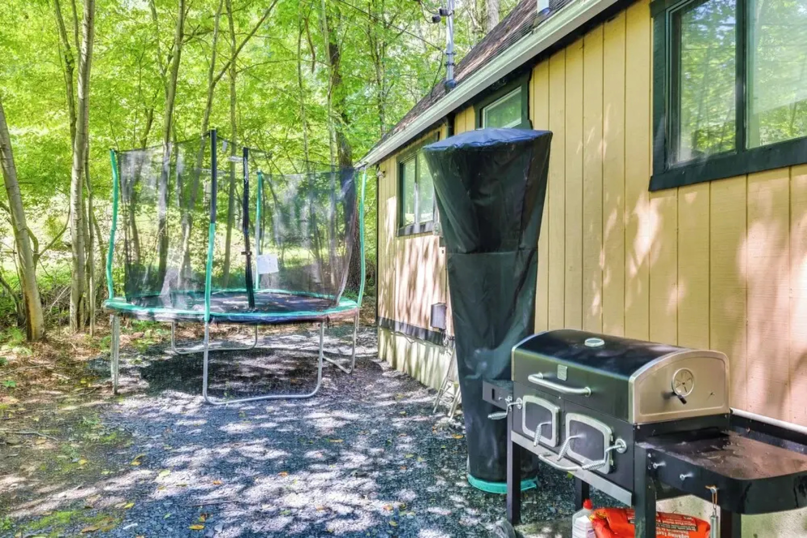 Quiet East Stroudsburg Home w/ Grill & Fireplace!