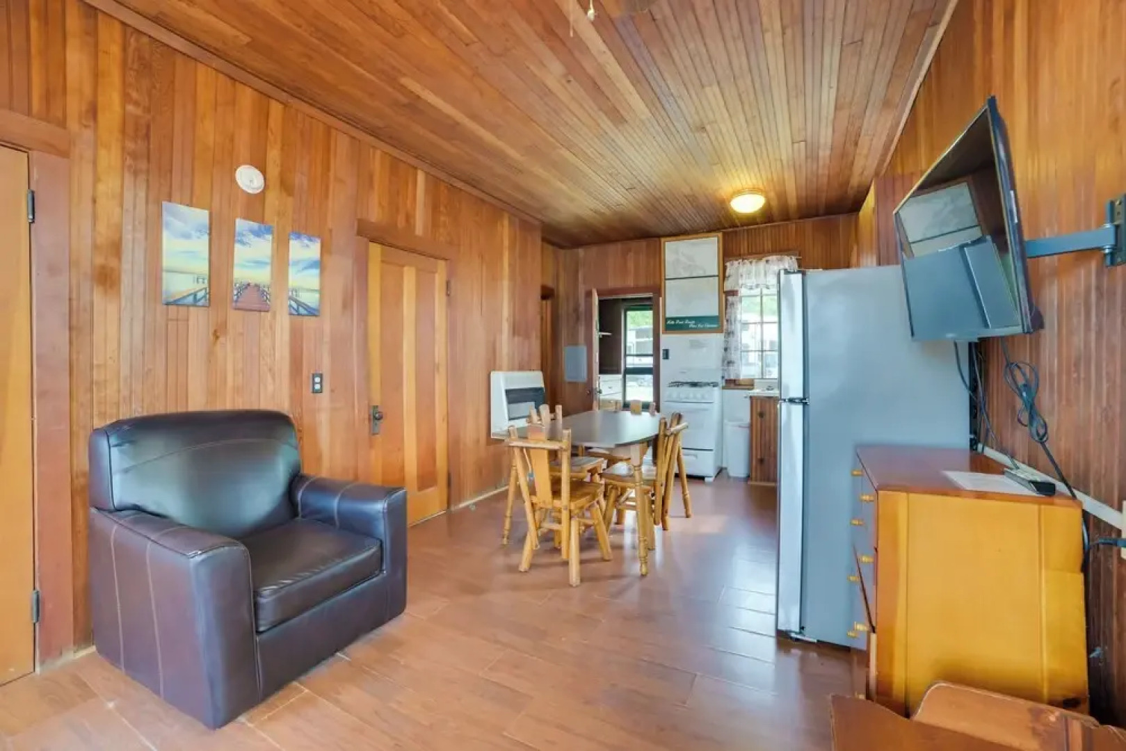 Sandy Beach & Sunset Views: Cedarville Cabin!