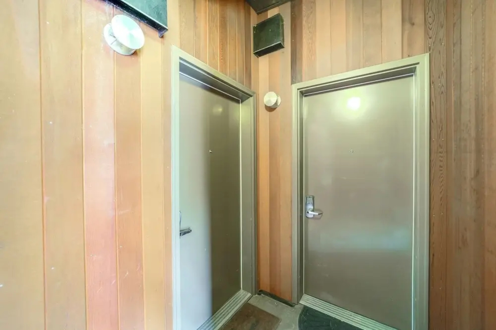 Walk to Lake Chelan: Top-level Waterfront Condo