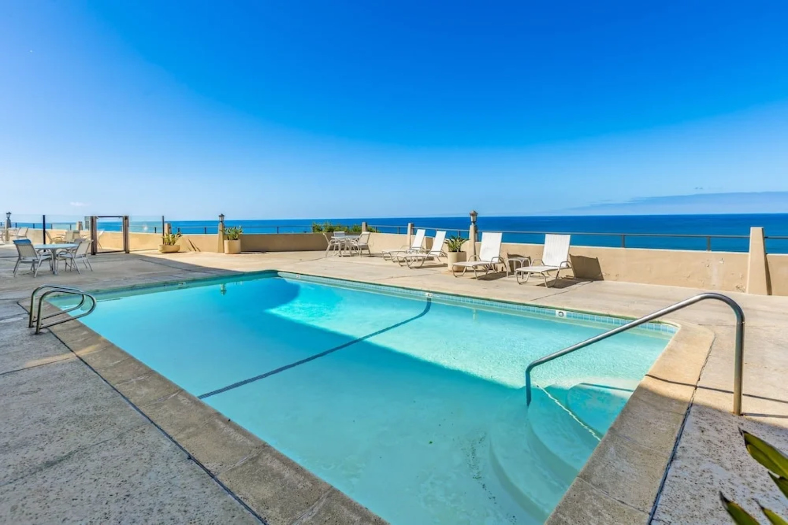 Dmbc 823b 2 Bedroom Condo by RedAwning