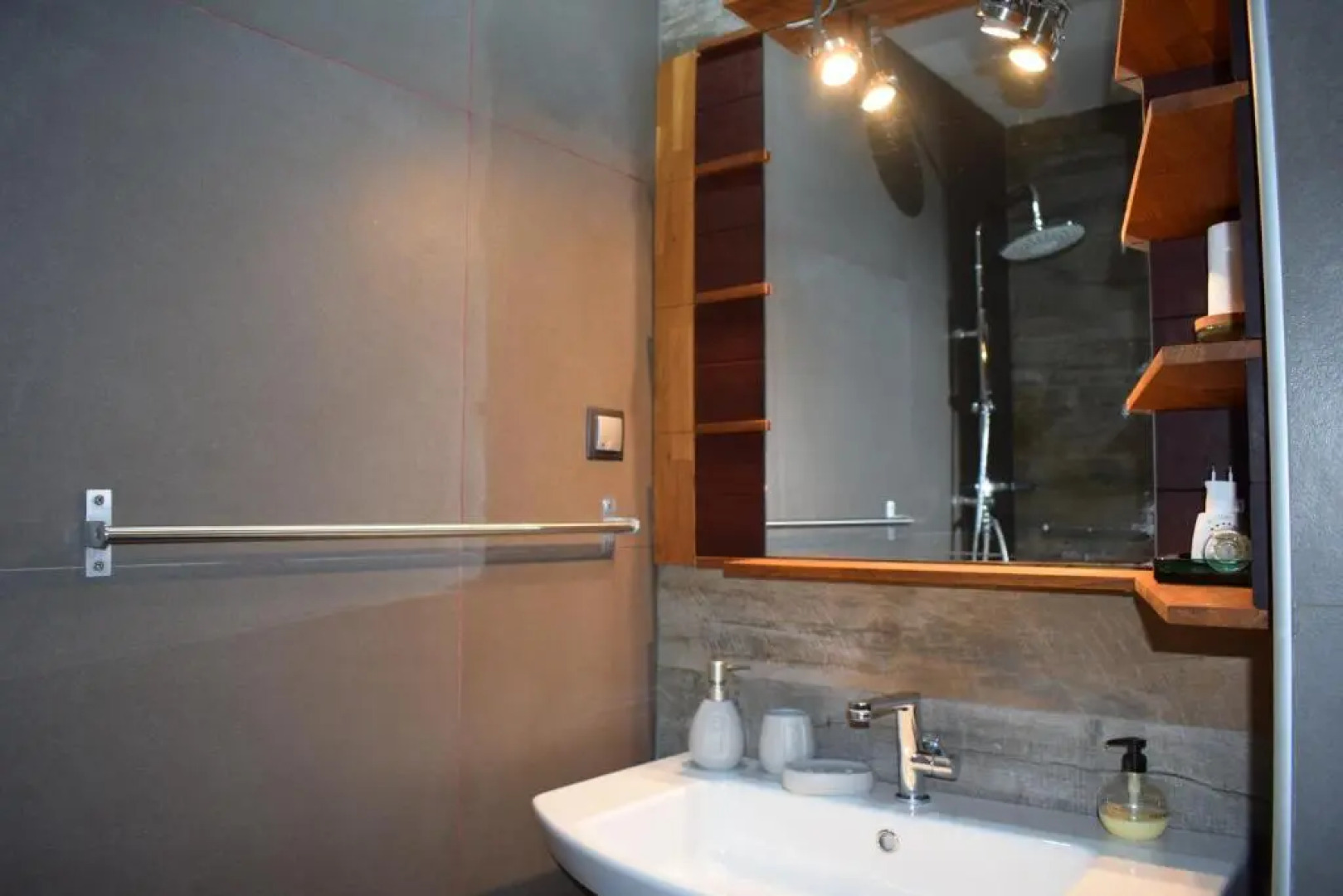 3h Myrto. Ενα λειτουργικό studio κοντά στην Αθήνα