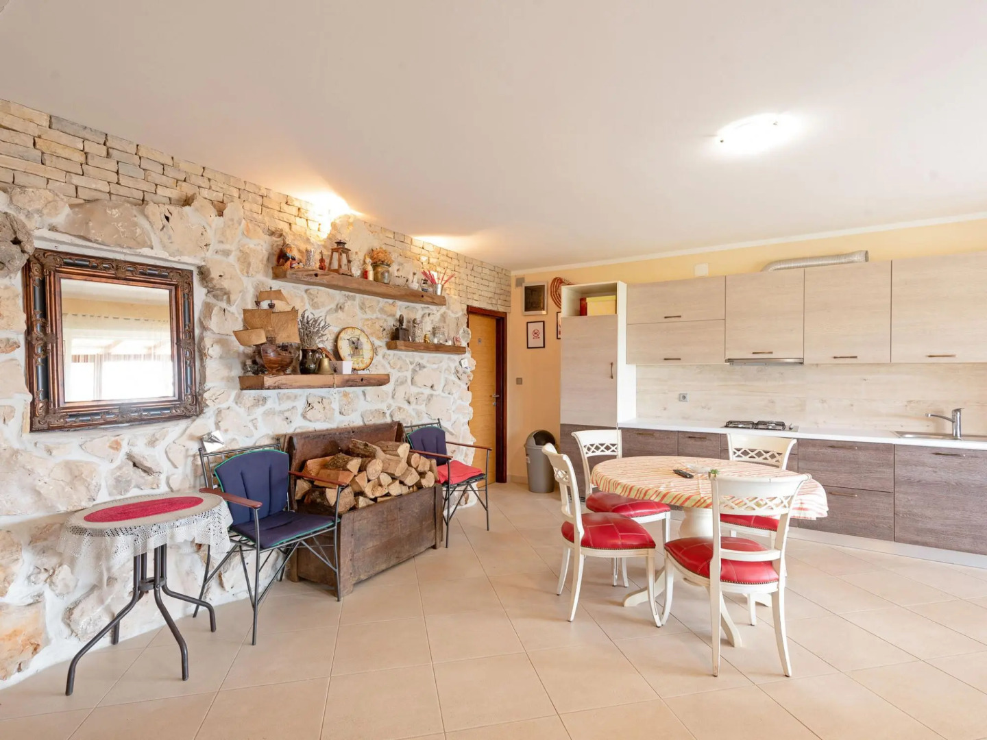 Modern Holiday Home in Mandre with Barbeque