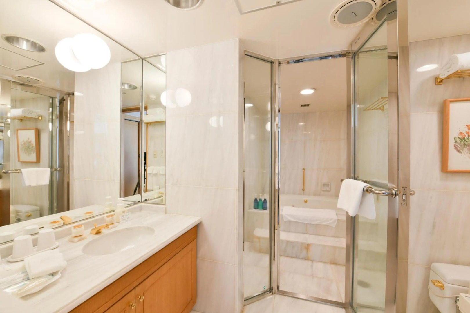 Отель Narita Tobu Hotel Airport