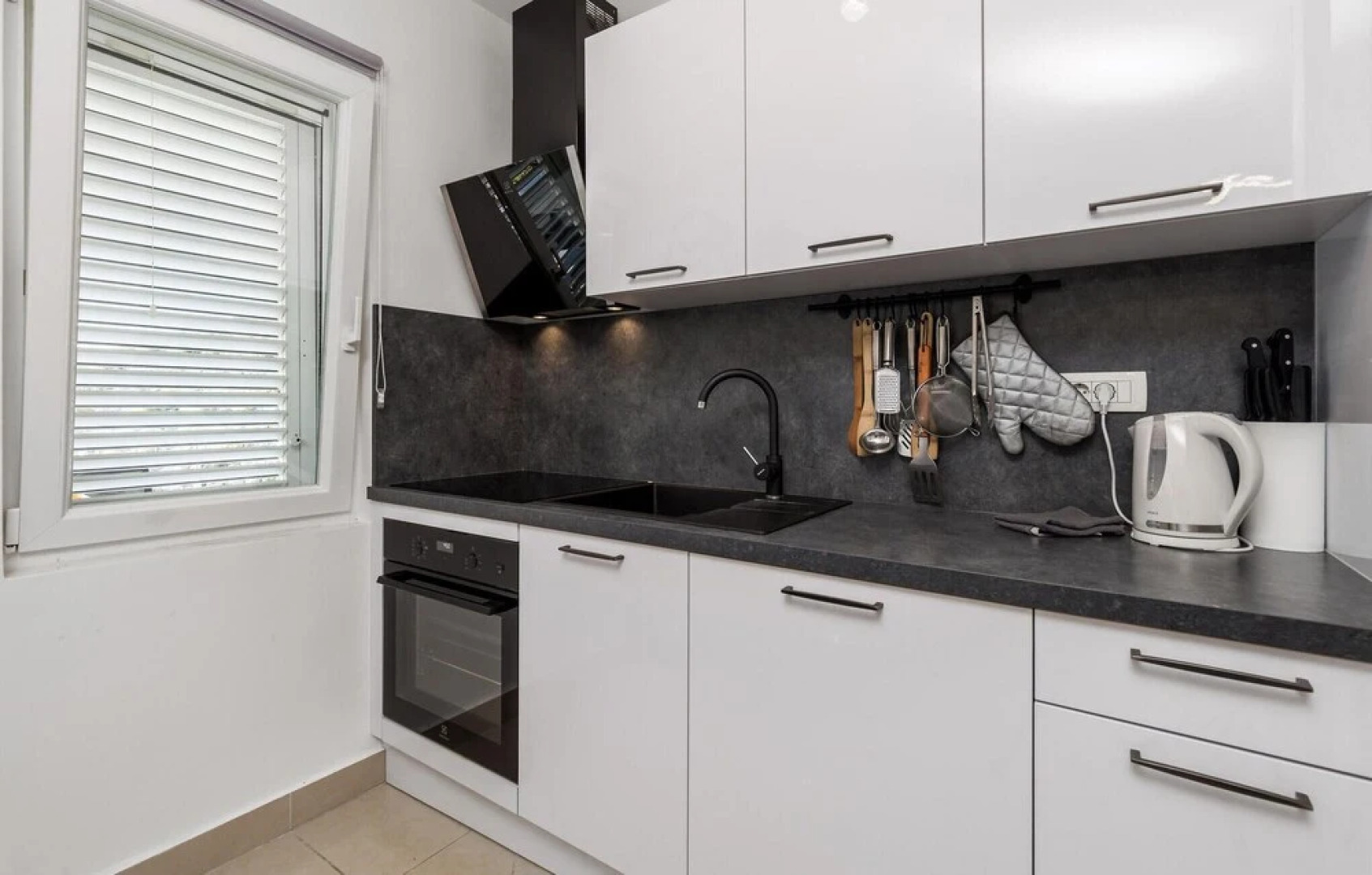 Amazing Home in Cesarica with Outdoor Swimming Pool, Hot Tub & 5 Bedrooms