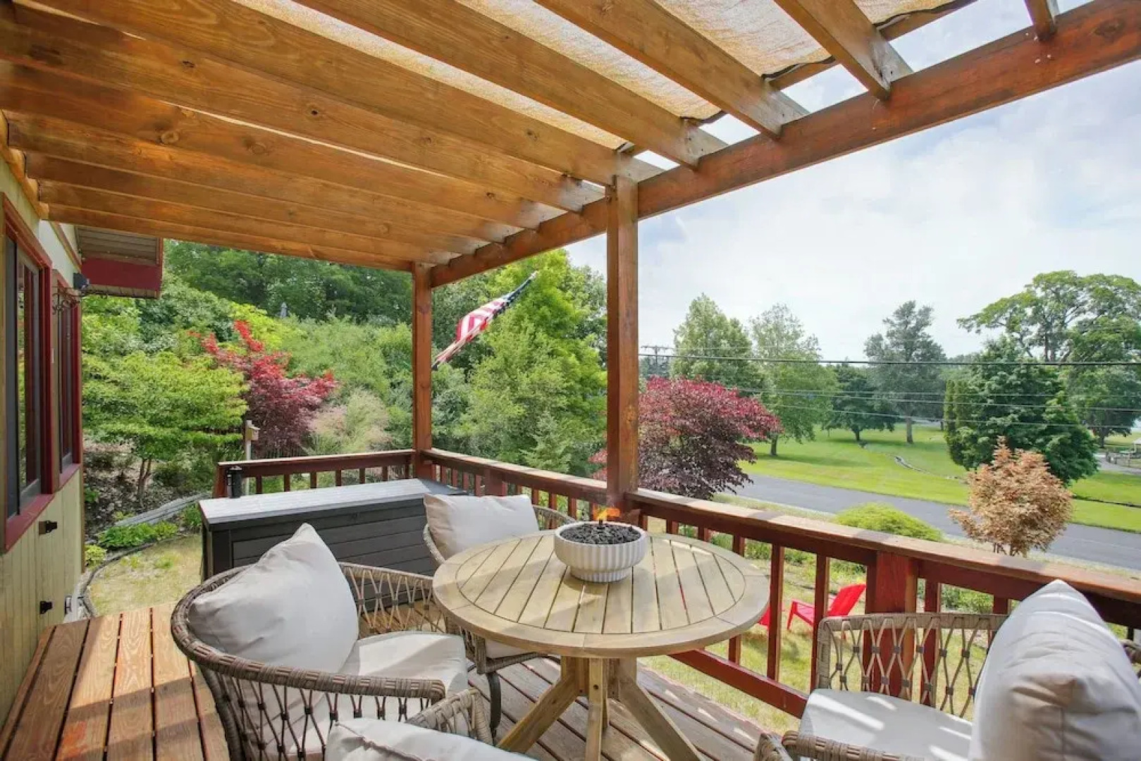 Crystal Lake Vacation Rental, 3 Mi to Betsie River