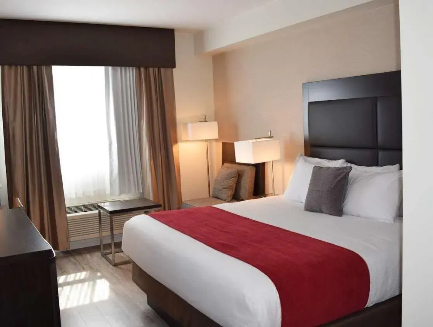 Days Inn by Wyndham 100 Mile House