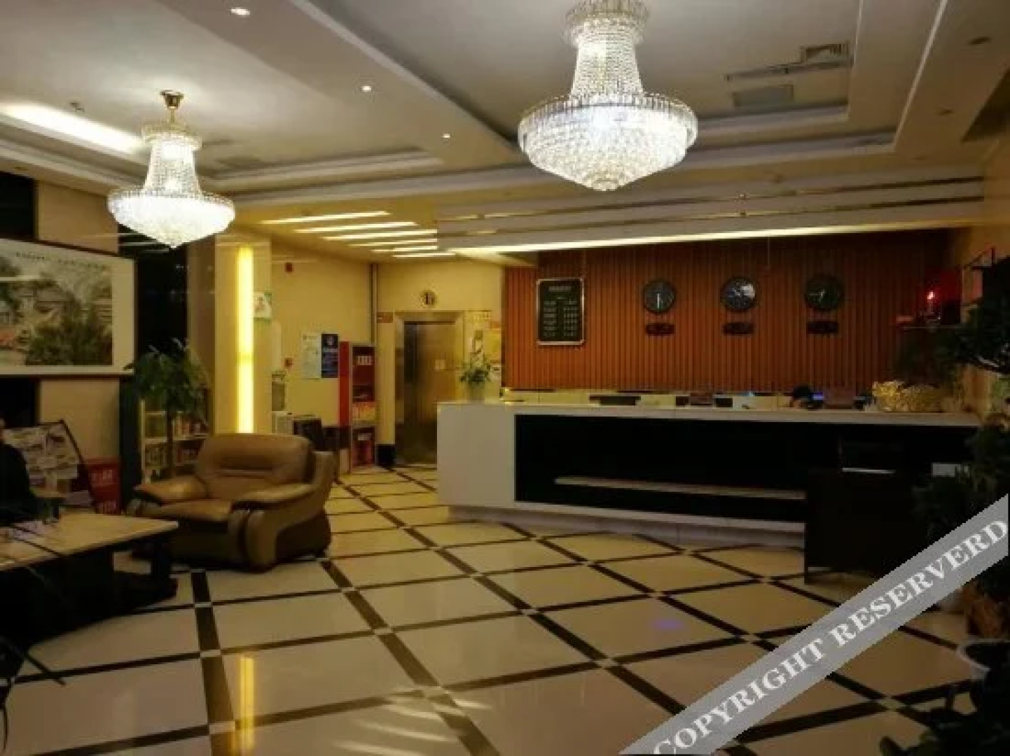 Super 8 Hotel (Luonan New Bus Station)