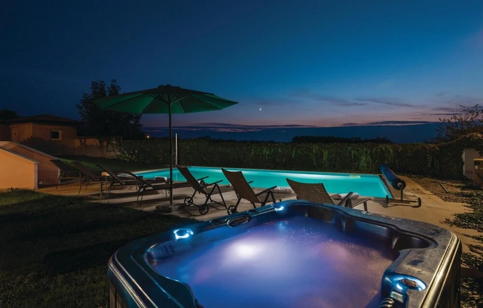 Amazing Home in Nova Vas with Hot Tub, WiFi & 4 Bedrooms