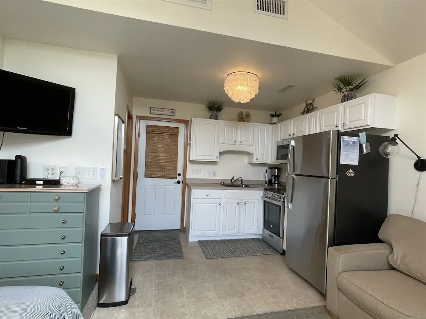 38 Piece Of Heaven Studio Bedroom Condo by RedAwning