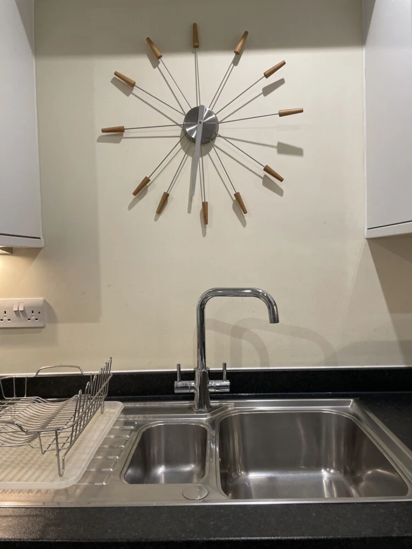 Continental Apartments -2-bed Farnborough Train St