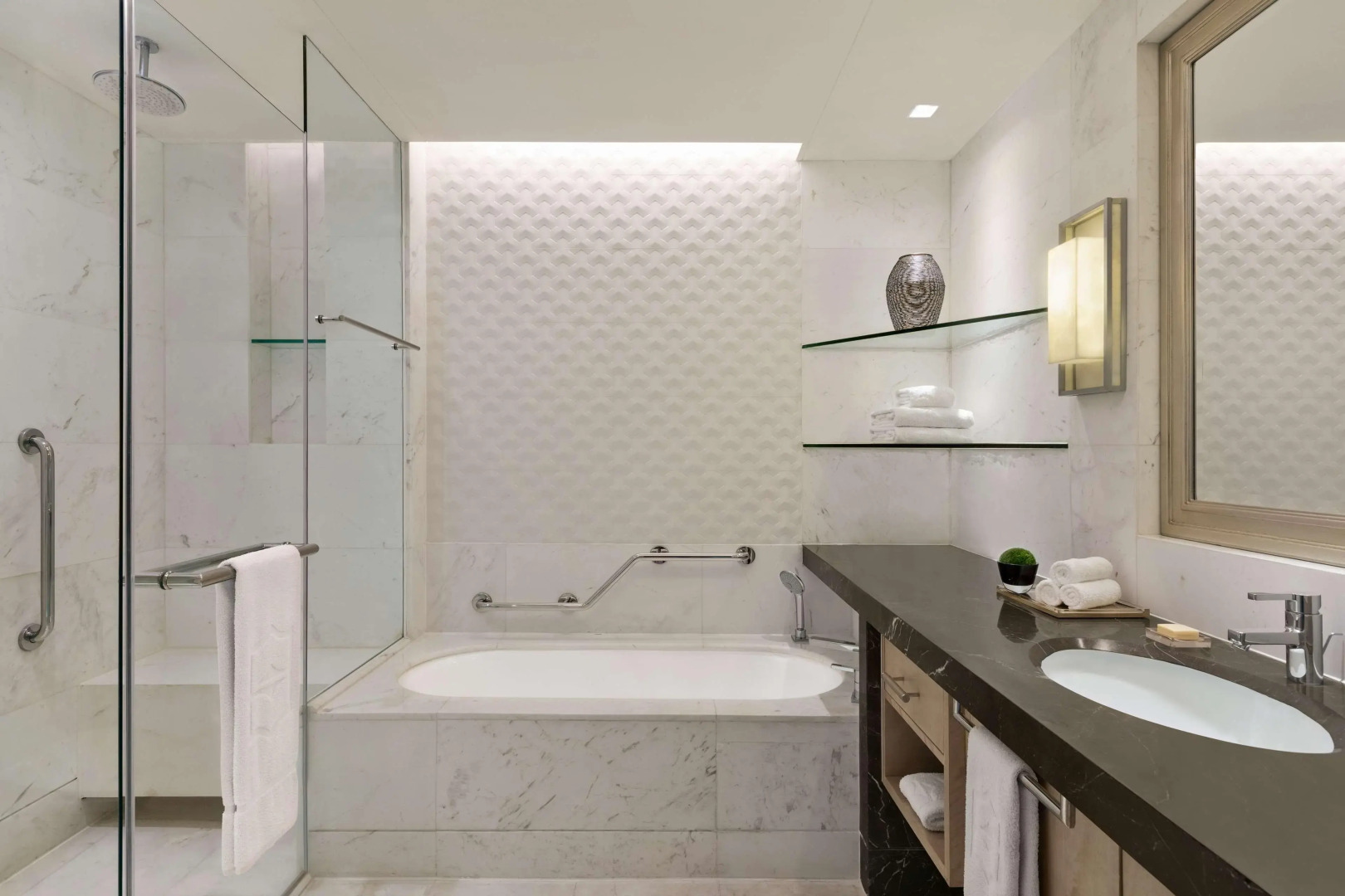 Shangri-La Residences at the Fort, Manila