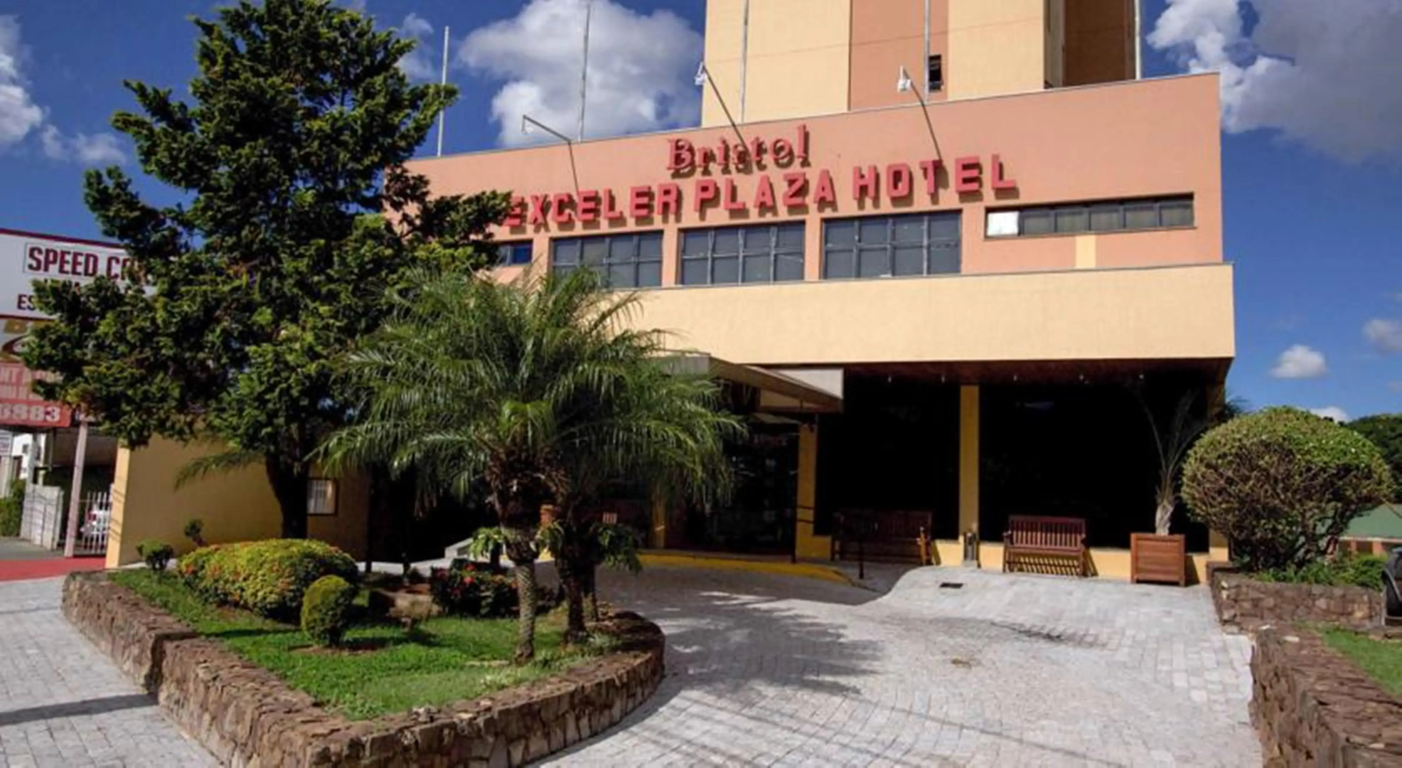 Bristol Exceler Plaza Hotel