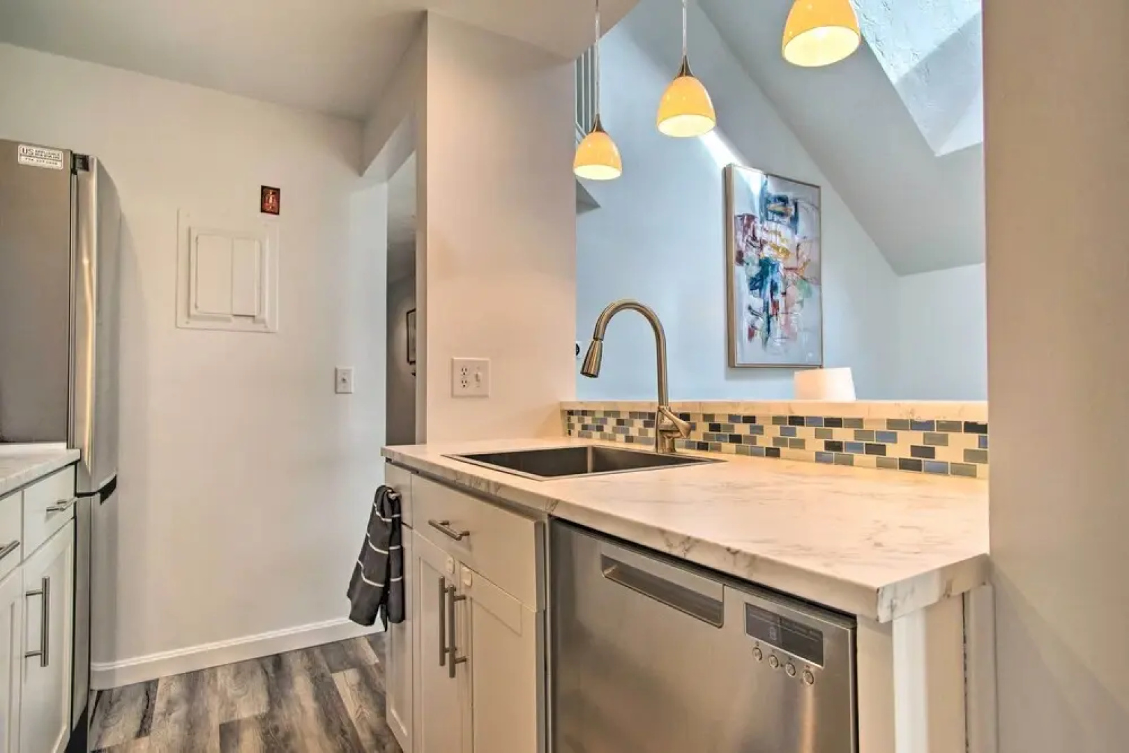 5 Mi to Mashpee Commons: Coastal Mashpee Condo