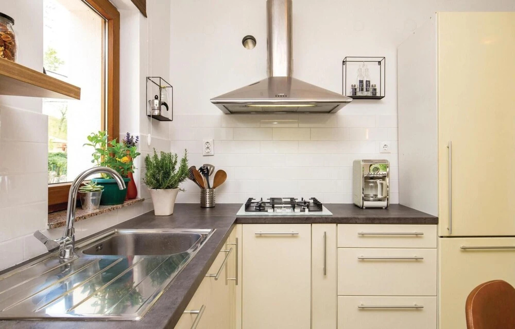 Nice Home in Zastenice With Wifi, 2 Bedrooms and Outdoor Swimming Pool