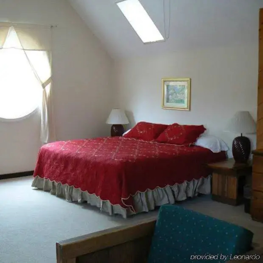 Snowy Owl Inn And Resort