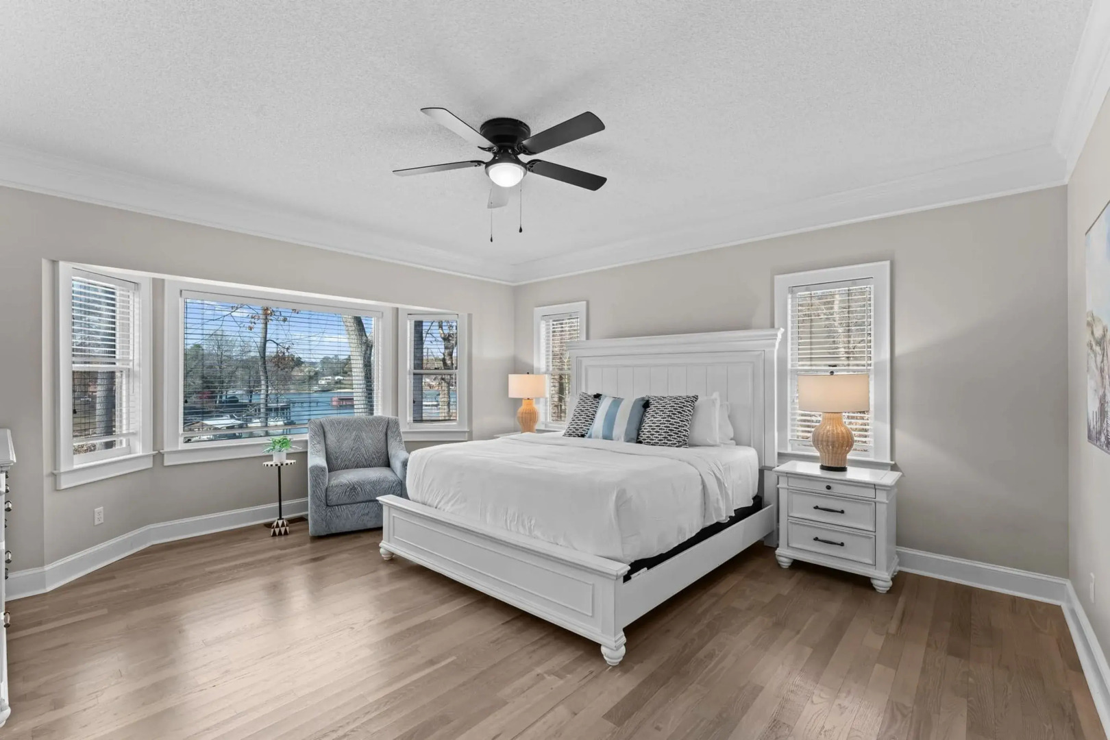 Winding Down by Avantstay Sleeps 20 Dock View