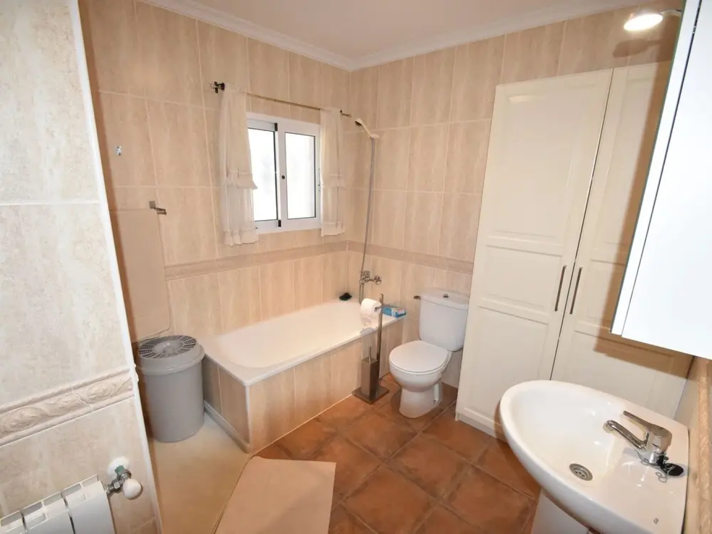 Comfortable Holiday Home With Swimming Pool in Valencia