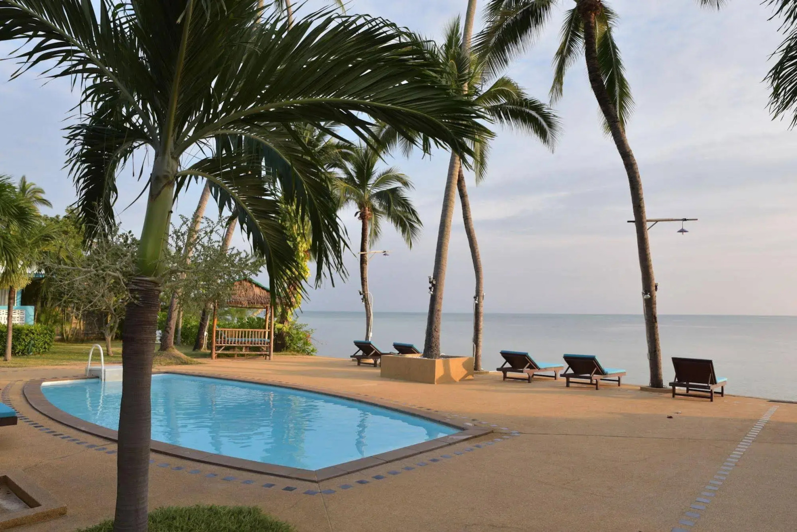 Blu' Beach Bungalows