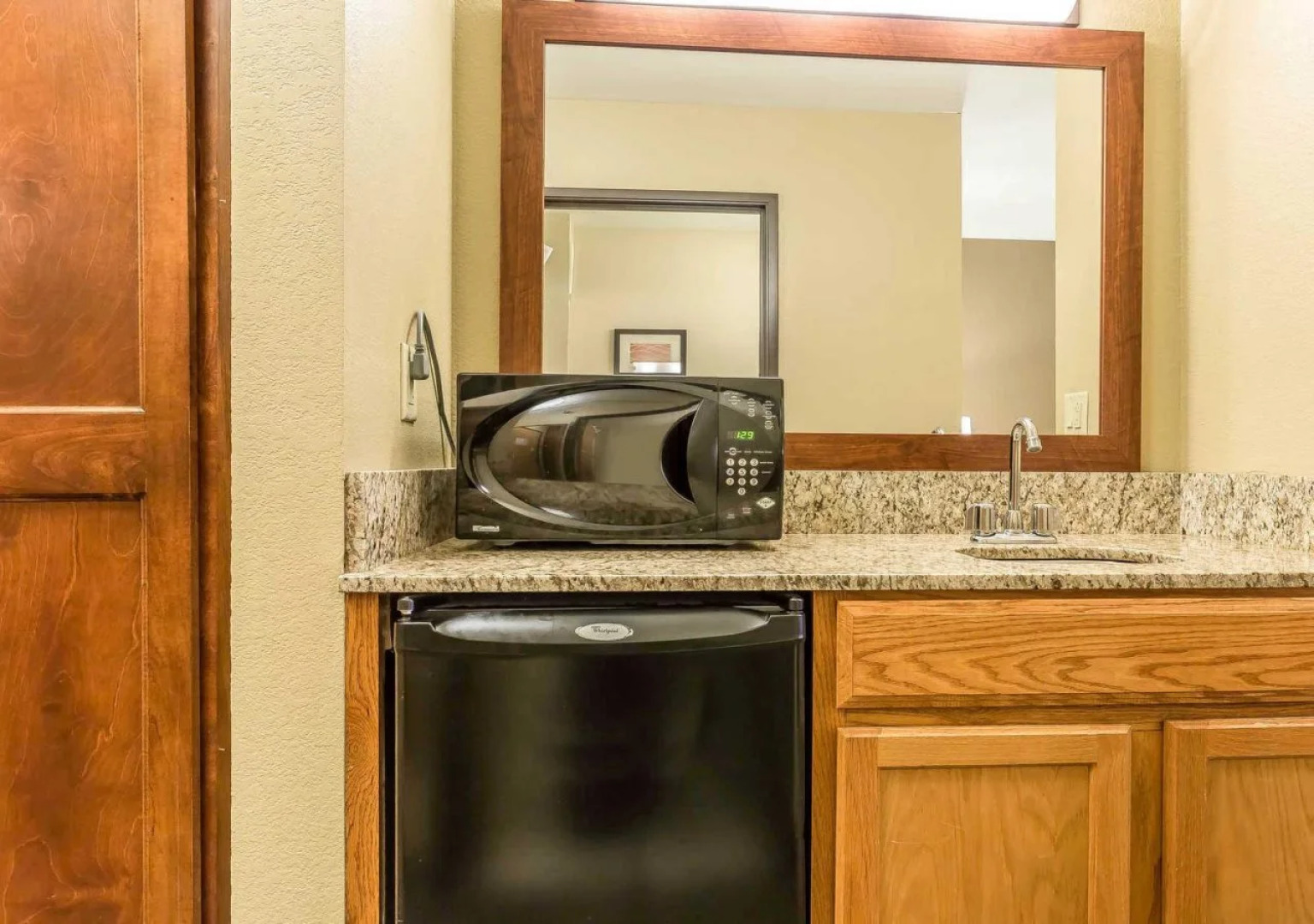 Comfort Inn & Suites East Moline near I-80