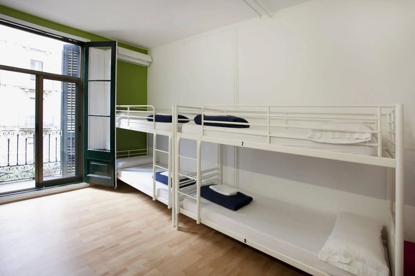 Sant Jordi Hostel Alberg