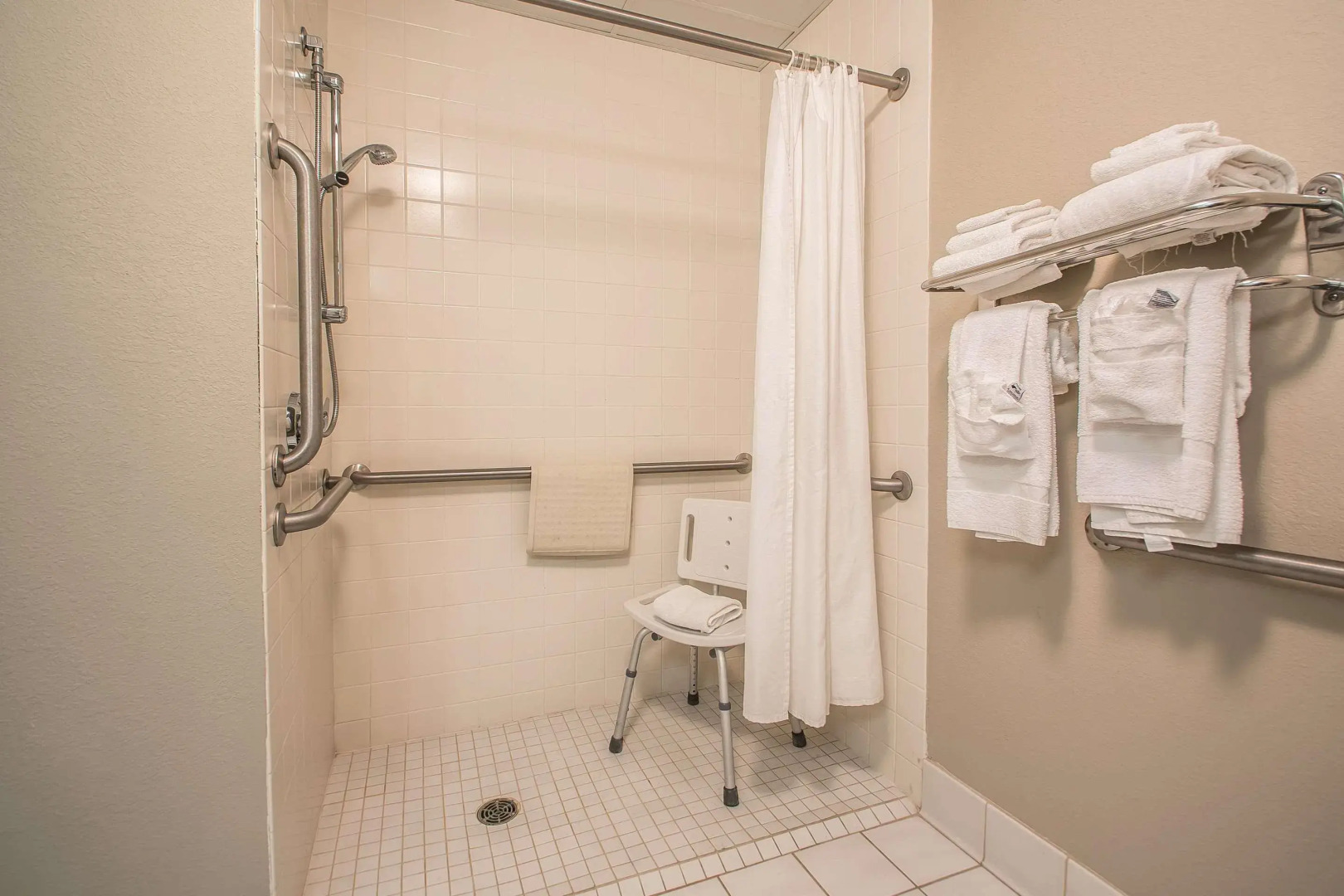 Quality Inn & Suites East Troy I-43