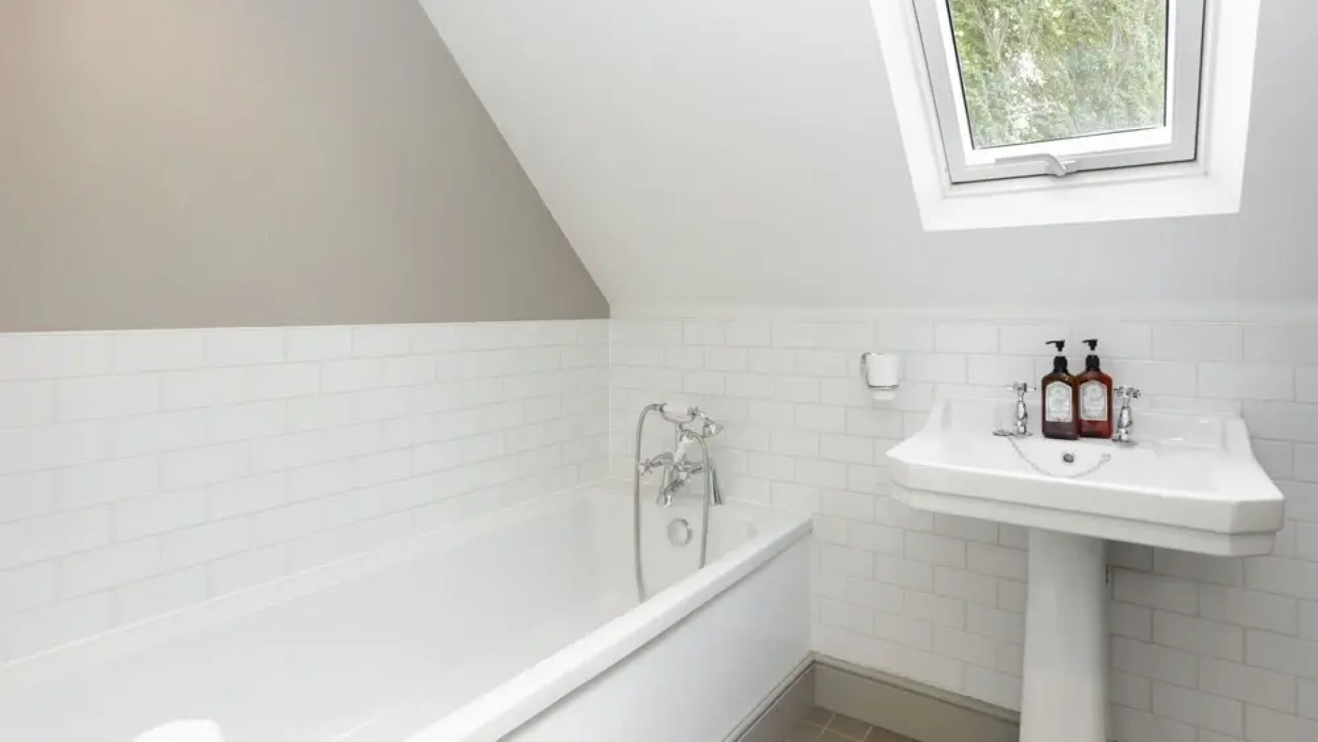 Pair of Secluded Rural Cottages near Oxford
