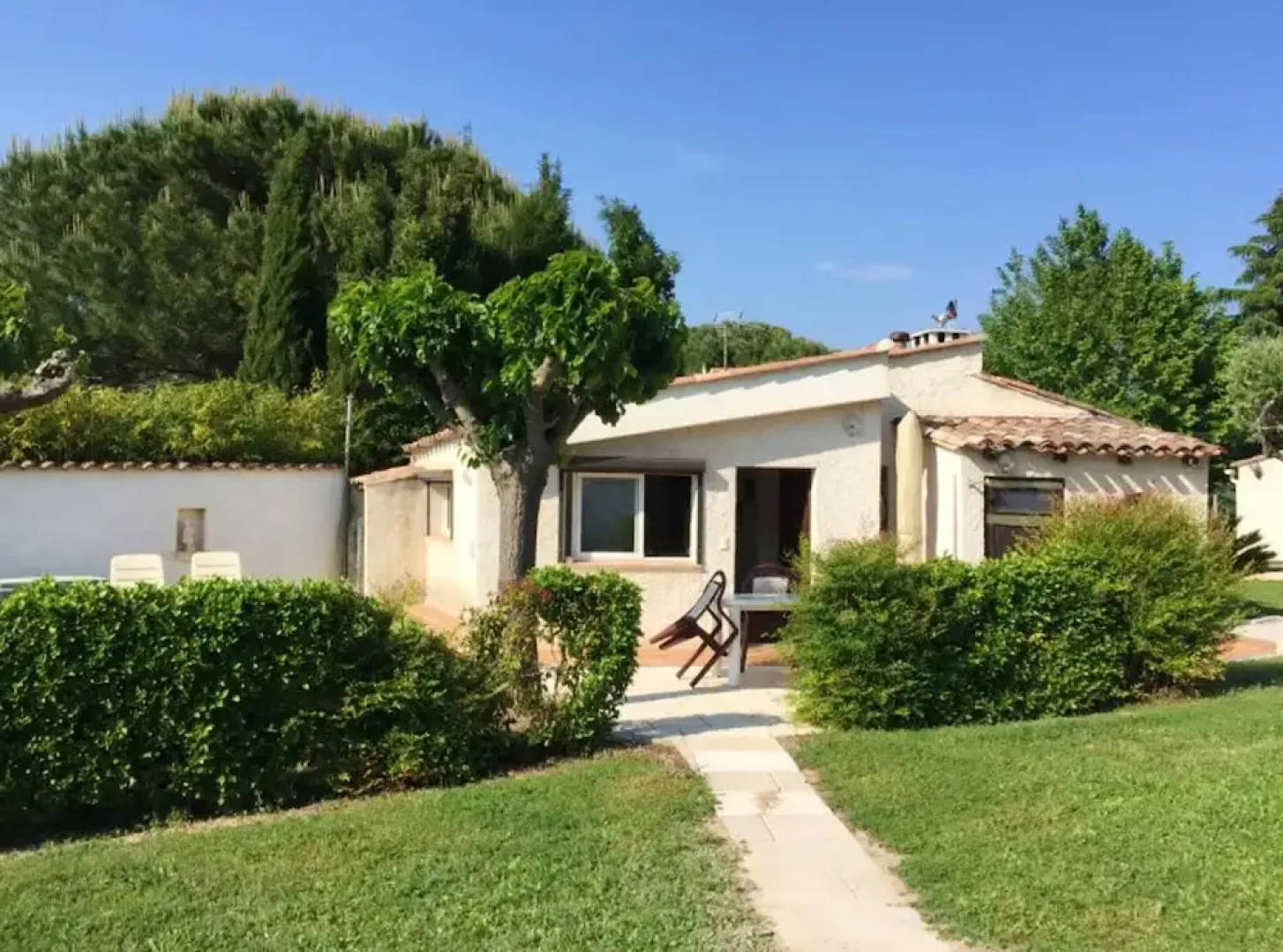 House With One Bedroom In Roquebrune Sur Argens With Shared Pool Enclosed Garden And Wifi