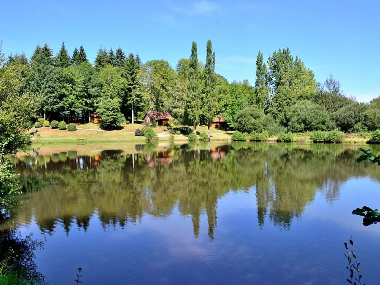 Serene Holiday Home in Cussac with Private Terrace, Barbeque