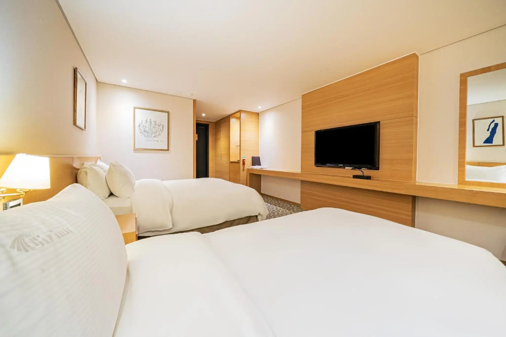 Hotel Biz Inn