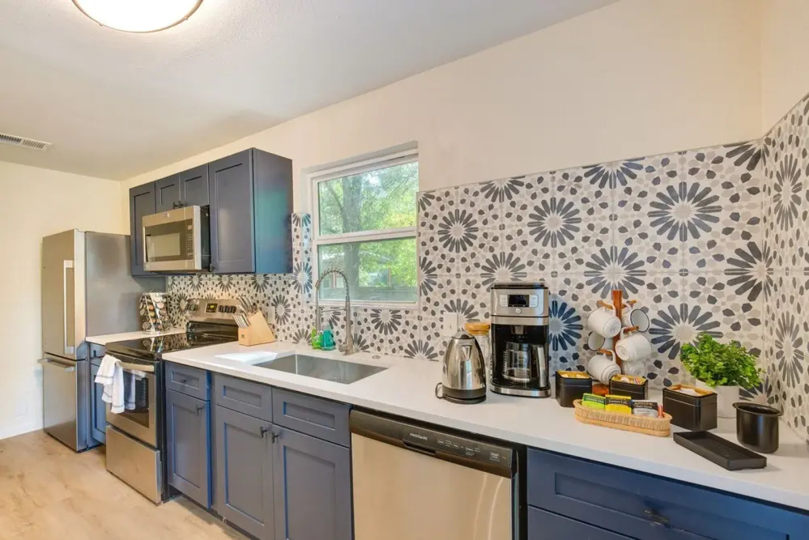 Hot Tub & Lake Access: Malakoff Retreat!